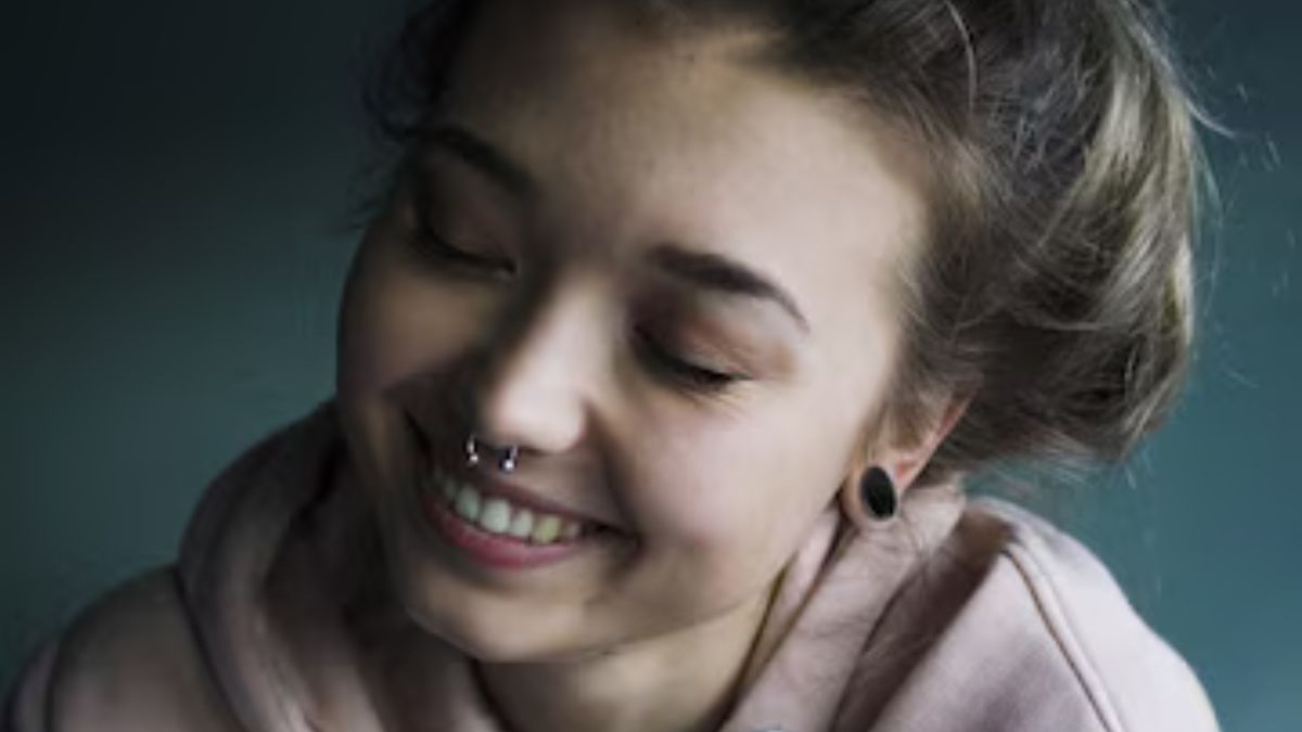 The Rise of the smiley piercing: Why This Trend is Taking Over